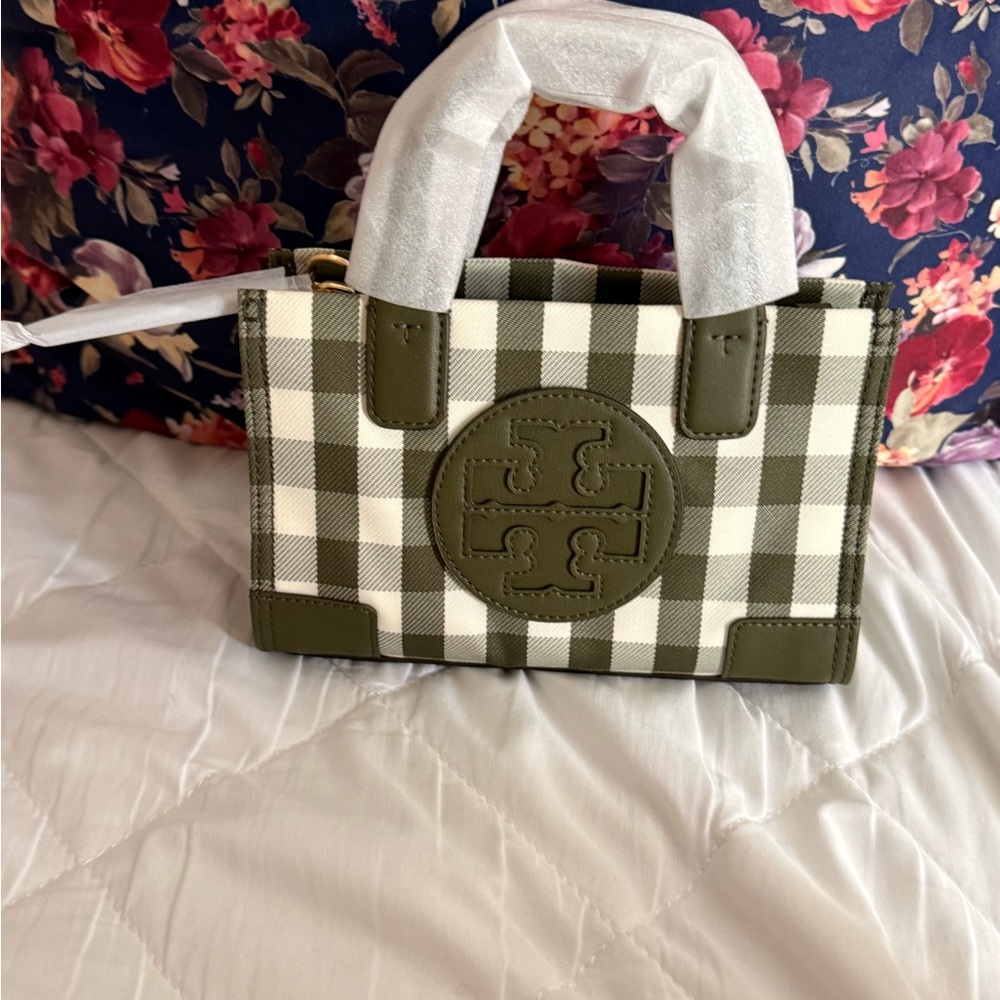A small handbag Tory Burch